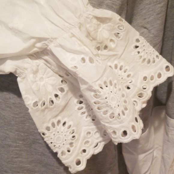 Top with bell lace sleeves - Picture 4 of 8